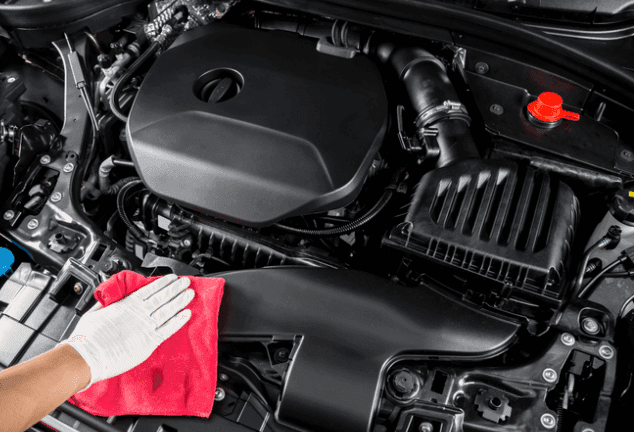 Motor yıkama sonrası temiz ve bakımlı motor bölmesi